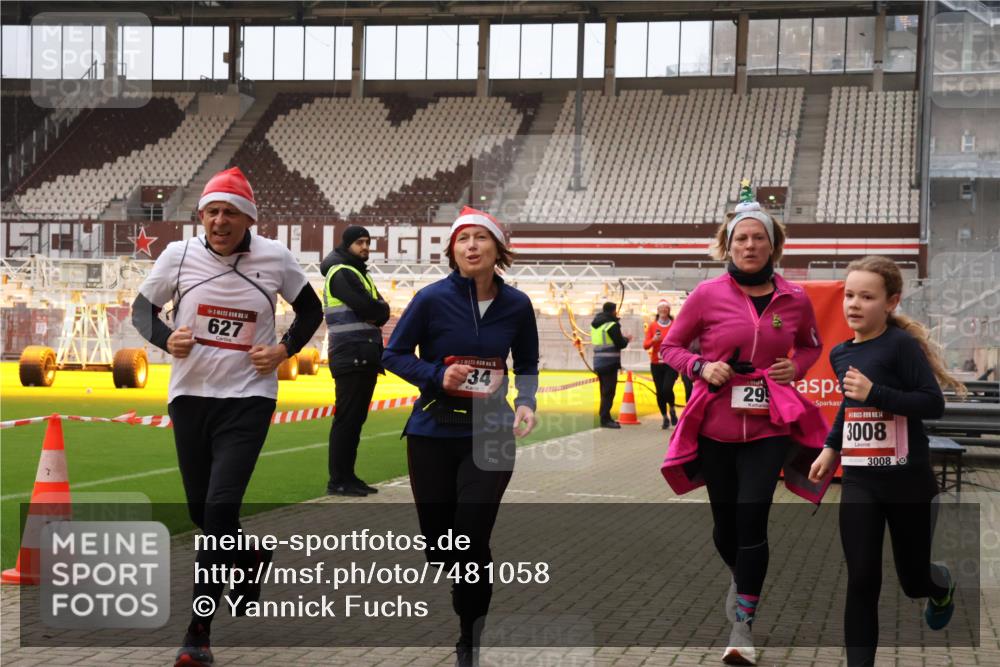 08.12.2024 - St. Pauli X-Mass-Run No. 14 Yannick Fuchs http://msf.ph/oto/7481058 08.12.2024 10:04:31 Ziel 31, 76, 89, 172, 299, 595, 627, 634, 748, 791, 1421, 2380, 2382, 2383, 2485, 2758, 3007, 3008 meine-sportfotos.de