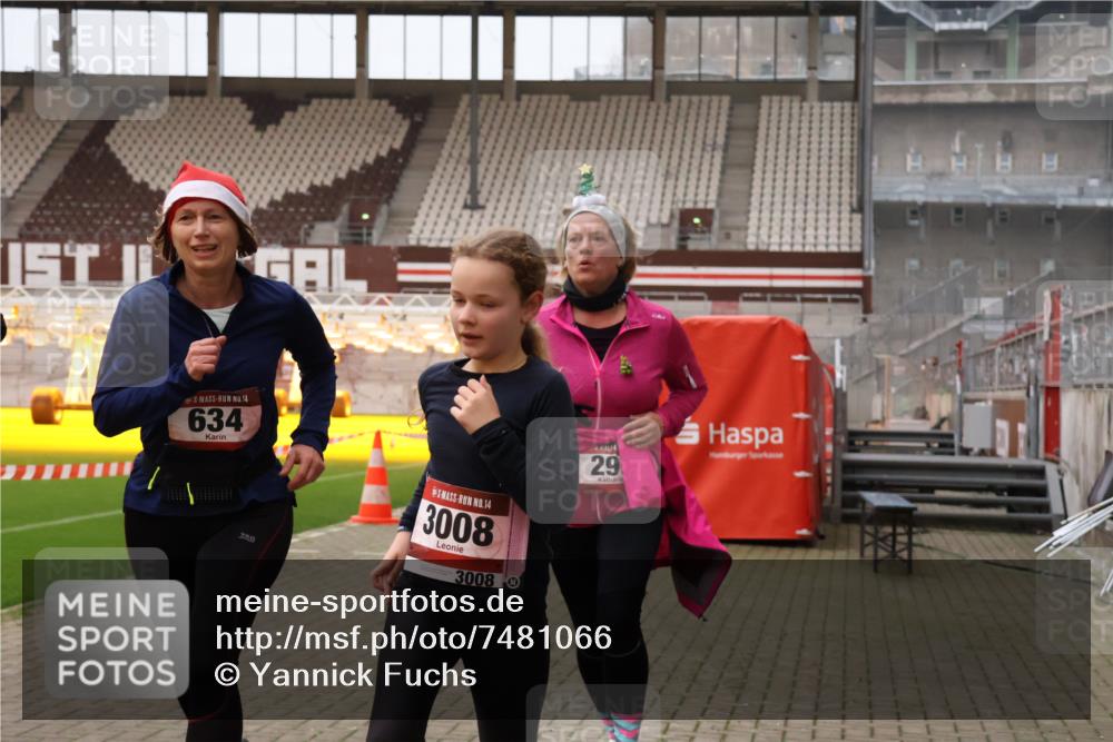 08.12.2024 - St. Pauli X-Mass-Run No. 14 Yannick Fuchs http://msf.ph/oto/7481066 08.12.2024 10:04:31 Ziel 31, 76, 89, 172, 299, 595, 627, 634, 748, 791, 1421, 2380, 2382, 2383, 2485, 2758, 3007, 3008 meine-sportfotos.de