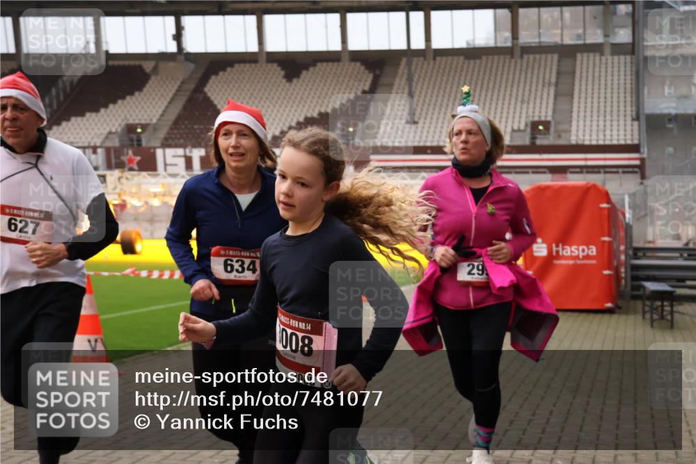 08.12.2024 - St. Pauli X-Mass-Run No. 14 Yannick Fuchs http://msf.ph/oto/7481077 08.12.2024 10:04:32 Ziel 31, 76, 89, 172, 299, 595, 627, 634, 748, 791, 1421, 2380, 2382, 2383, 2485, 2758, 3007, 3008 meine-sportfotos.de