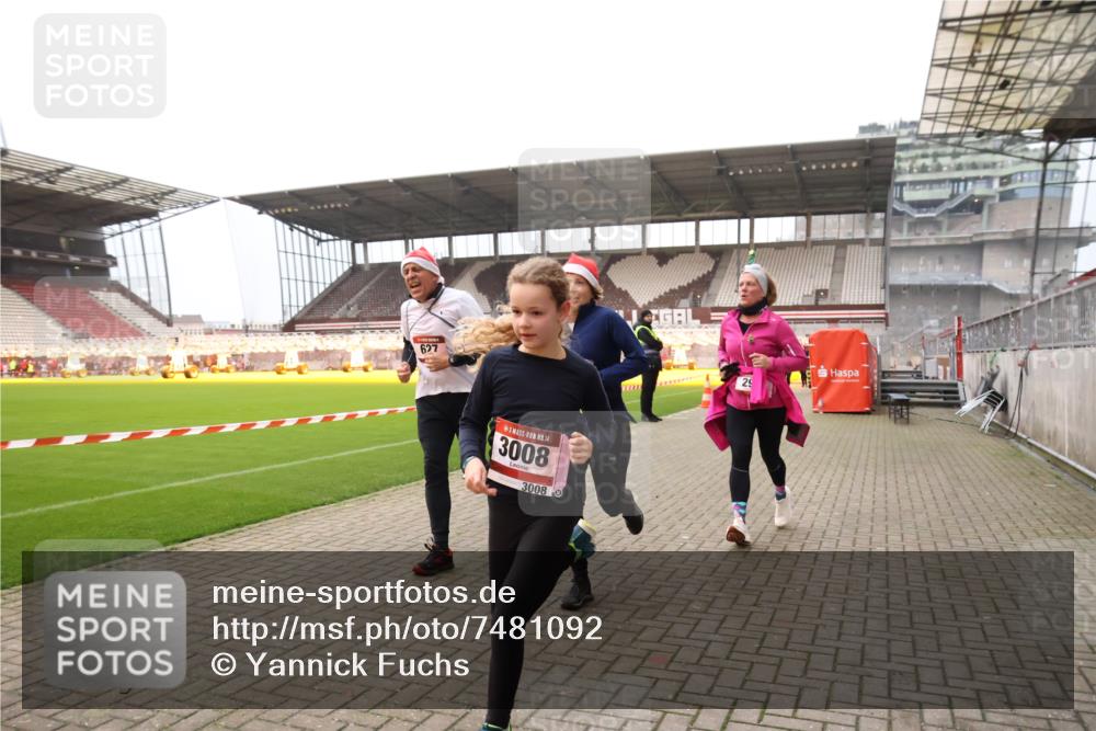 08.12.2024 - St. Pauli X-Mass-Run No. 14 Yannick Fuchs http://msf.ph/oto/7481092 08.12.2024 10:04:32 Ziel 31, 76, 89, 172, 299, 595, 627, 634, 748, 791, 1421, 2380, 2382, 2383, 2485, 2758, 3007, 3008 meine-sportfotos.de