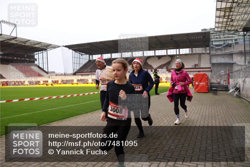 08.12.2024 - St. Pauli X-Mass-Run No. 14 Yannick Fuchs http://msf.ph/oto/7481095 08.12.2024 10:04:32 Ziel 31, 76, 89, 172, 299, 595, 627, 634, 748, 791, 1421, 2380, 2382, 2383, 2485, 2758, 3007, 3008 meine-sportfotos.de