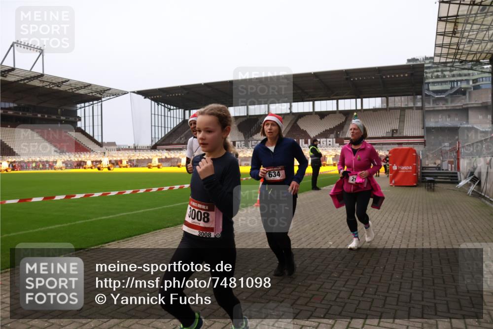 08.12.2024 - St. Pauli X-Mass-Run No. 14 Yannick Fuchs http://msf.ph/oto/7481098 08.12.2024 10:04:32 Ziel 31, 76, 89, 172, 299, 595, 627, 634, 748, 791, 1421, 2380, 2382, 2383, 2485, 2758, 3007, 3008 meine-sportfotos.de