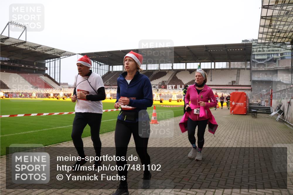 08.12.2024 - St. Pauli X-Mass-Run No. 14 Yannick Fuchs http://msf.ph/oto/7481102 08.12.2024 10:04:32 Ziel 31, 76, 89, 172, 299, 595, 627, 634, 748, 791, 1421, 2380, 2382, 2383, 2485, 2758, 3007, 3008 meine-sportfotos.de