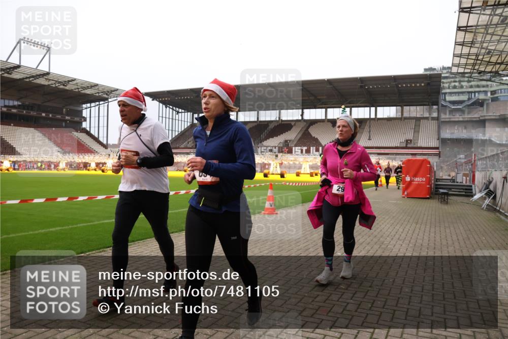 08.12.2024 - St. Pauli X-Mass-Run No. 14 Yannick Fuchs http://msf.ph/oto/7481105 08.12.2024 10:04:33 Ziel 31, 76, 89, 172, 299, 595, 627, 634, 748, 791, 1421, 2380, 2382, 2383, 2485, 2758, 3007, 3008 meine-sportfotos.de