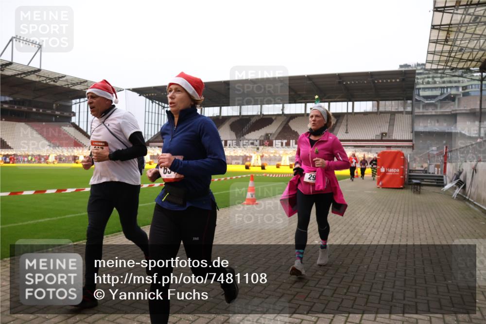 08.12.2024 - St. Pauli X-Mass-Run No. 14 Yannick Fuchs http://msf.ph/oto/7481108 08.12.2024 10:04:33 Ziel 31, 76, 89, 172, 299, 595, 627, 634, 748, 791, 1421, 2380, 2382, 2383, 2485, 2758, 3007, 3008 meine-sportfotos.de