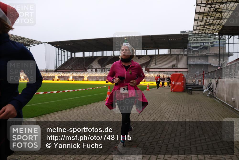 08.12.2024 - St. Pauli X-Mass-Run No. 14 Yannick Fuchs http://msf.ph/oto/7481115 08.12.2024 10:04:33 Ziel 31, 76, 89, 172, 299, 595, 627, 634, 748, 791, 1421, 2380, 2382, 2383, 2485, 2758, 3007, 3008 meine-sportfotos.de