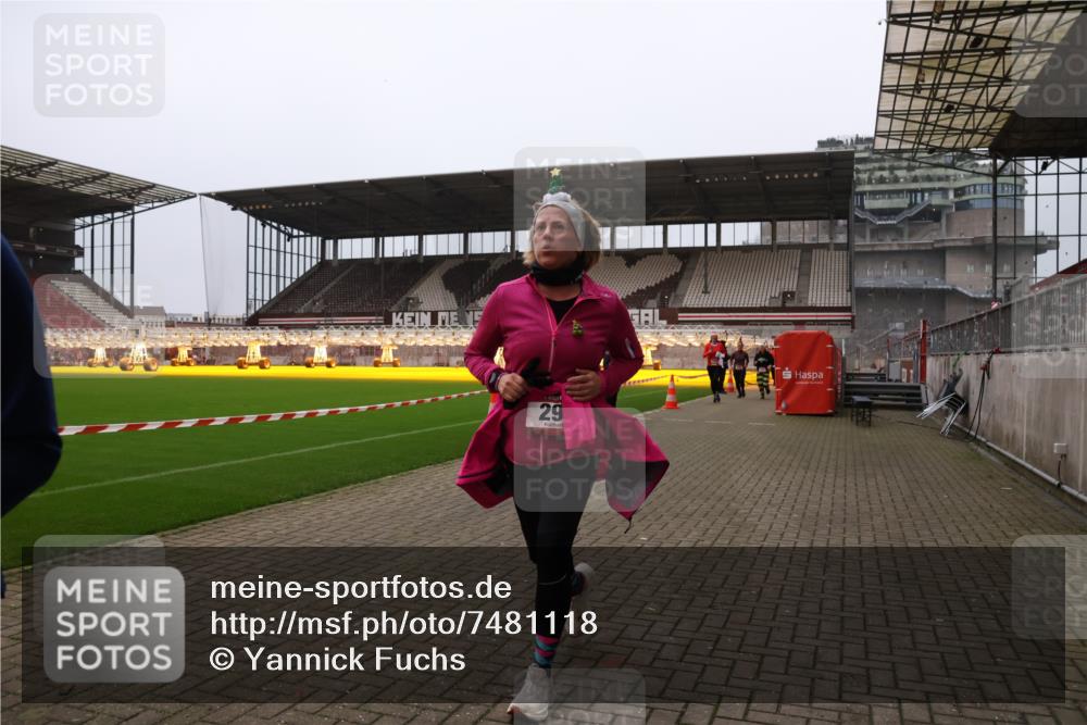 08.12.2024 - St. Pauli X-Mass-Run No. 14 Yannick Fuchs http://msf.ph/oto/7481118 08.12.2024 10:04:33 Ziel 31, 76, 89, 172, 299, 595, 627, 634, 748, 791, 1421, 2380, 2382, 2383, 2485, 2758, 3007, 3008 meine-sportfotos.de