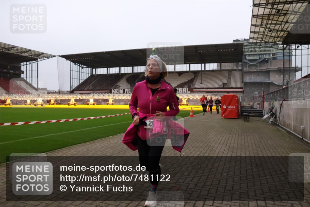 08.12.2024 - St. Pauli X-Mass-Run No. 14 Yannick Fuchs http://msf.ph/oto/7481122 08.12.2024 10:04:33 Ziel 31, 76, 89, 172, 299, 595, 627, 634, 748, 791, 1421, 2380, 2382, 2383, 2485, 2758, 3007, 3008 meine-sportfotos.de