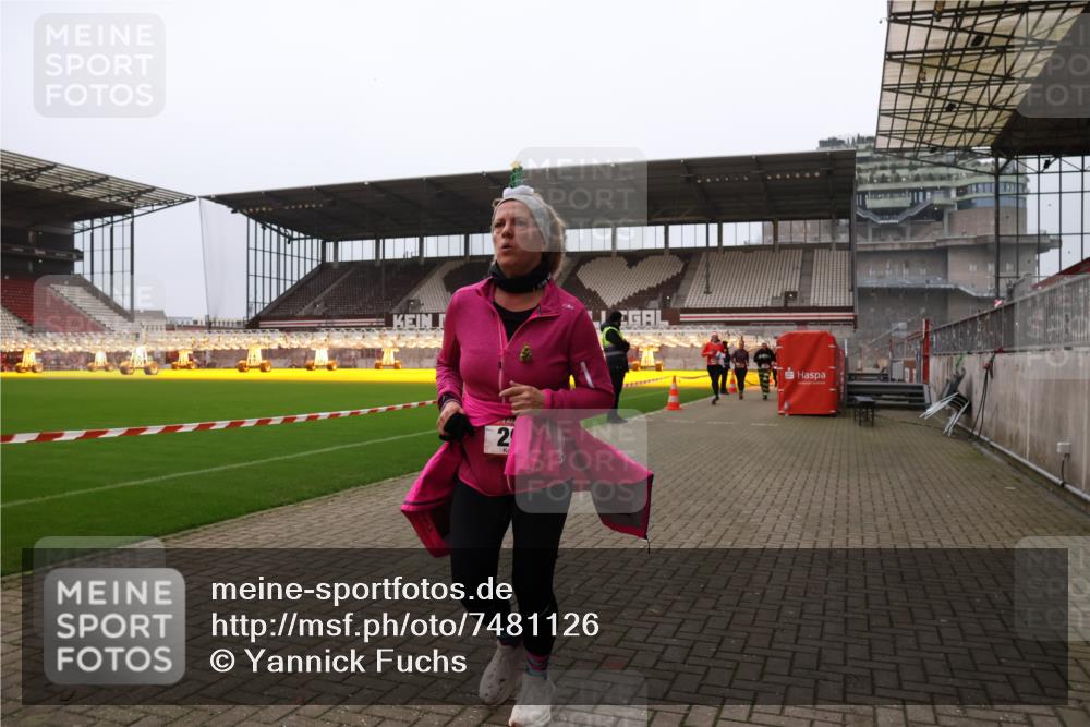 08.12.2024 - St. Pauli X-Mass-Run No. 14 Yannick Fuchs http://msf.ph/oto/7481126 08.12.2024 10:04:33 Ziel 31, 76, 89, 172, 299, 595, 627, 634, 748, 791, 1421, 2380, 2382, 2383, 2485, 2758, 3007, 3008 meine-sportfotos.de