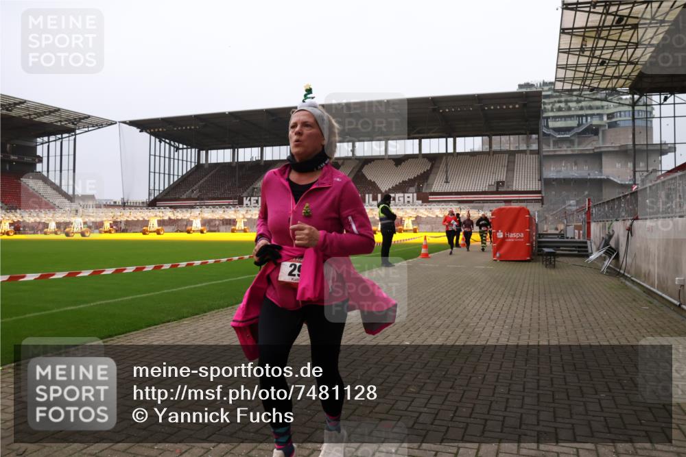 08.12.2024 - St. Pauli X-Mass-Run No. 14 Yannick Fuchs http://msf.ph/oto/7481128 08.12.2024 10:04:33 Ziel 31, 76, 89, 172, 299, 595, 627, 634, 748, 791, 1421, 2380, 2382, 2383, 2485, 2758, 3007, 3008 meine-sportfotos.de