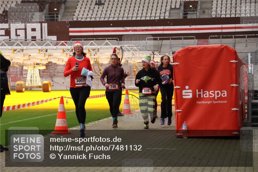 08.12.2024 - St. Pauli X-Mass-Run No. 14 Yannick Fuchs http://msf.ph/oto/7481132 08.12.2024 10:04:34 Ziel 31, 76, 89, 172, 299, 595, 627, 634, 748, 791, 1421, 2380, 2382, 2383, 2485, 2758, 3007, 3008 meine-sportfotos.de