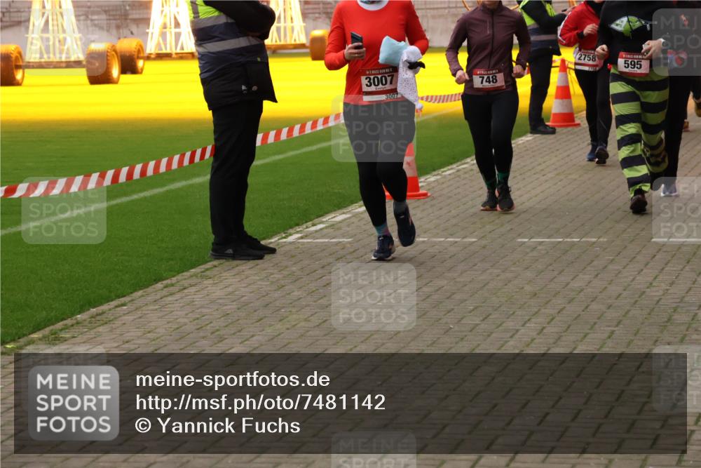 08.12.2024 - St. Pauli X-Mass-Run No. 14 Yannick Fuchs http://msf.ph/oto/7481142 08.12.2024 10:04:36 Ziel 31, 76, 89, 172, 299, 595, 627, 634, 748, 791, 2380, 2382, 2383, 2485, 2758, 2937, 3007, 3008 meine-sportfotos.de