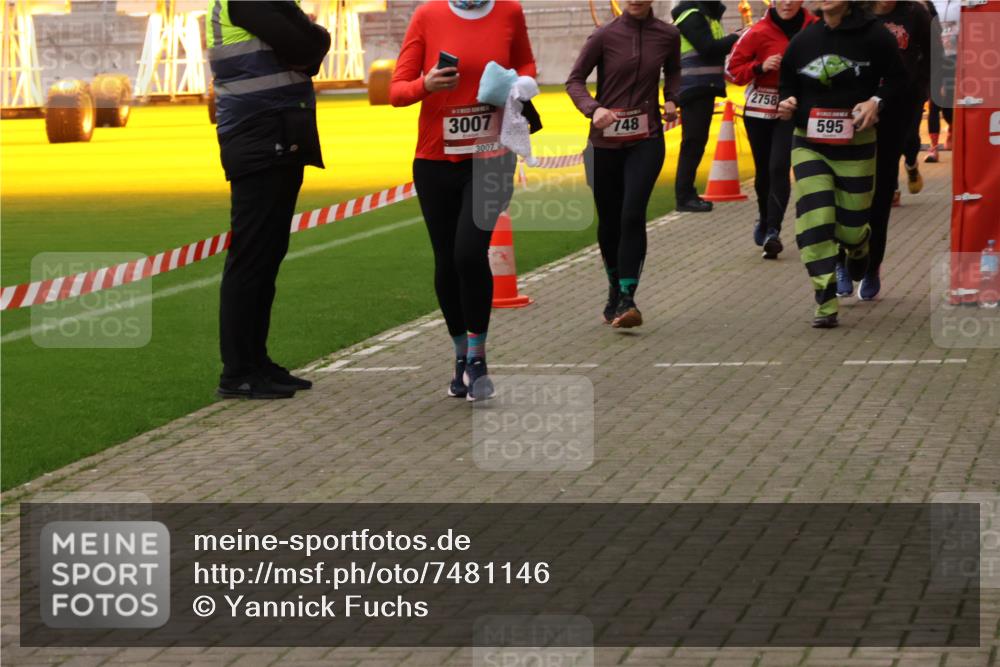 08.12.2024 - St. Pauli X-Mass-Run No. 14 Yannick Fuchs http://msf.ph/oto/7481146 08.12.2024 10:04:36 Ziel 31, 76, 89, 172, 299, 595, 627, 634, 748, 791, 2380, 2382, 2383, 2485, 2758, 2937, 3007, 3008 meine-sportfotos.de