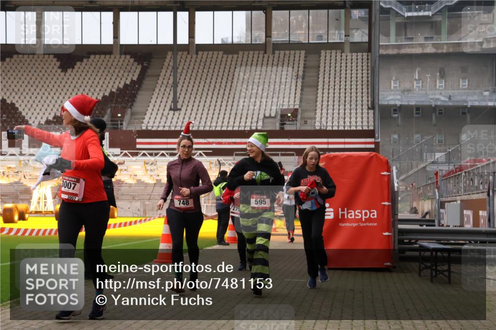 08.12.2024 - St. Pauli X-Mass-Run No. 14 Yannick Fuchs http://msf.ph/oto/7481153 08.12.2024 10:04:38 Ziel 31, 76, 89, 172, 299, 595, 627, 634, 748, 791, 2380, 2382, 2383, 2485, 2758, 2937, 3007 meine-sportfotos.de