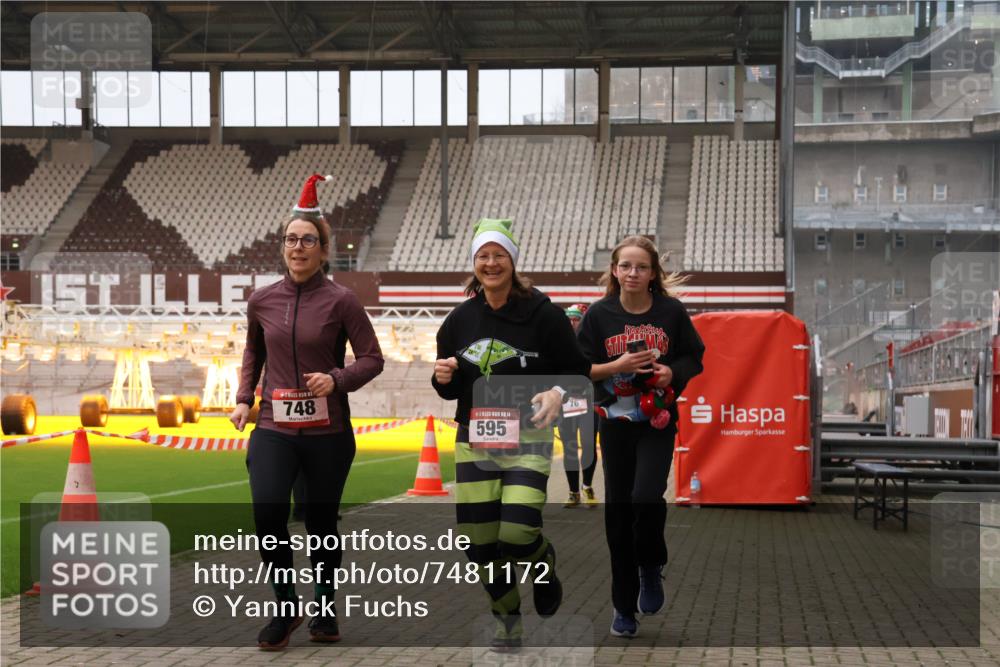 08.12.2024 - St. Pauli X-Mass-Run No. 14 Yannick Fuchs http://msf.ph/oto/7481172 08.12.2024 10:04:40 Ziel 76, 172, 299, 595, 627, 634, 748, 2380, 2382, 2383, 2485, 2758, 2937, 3007 meine-sportfotos.de