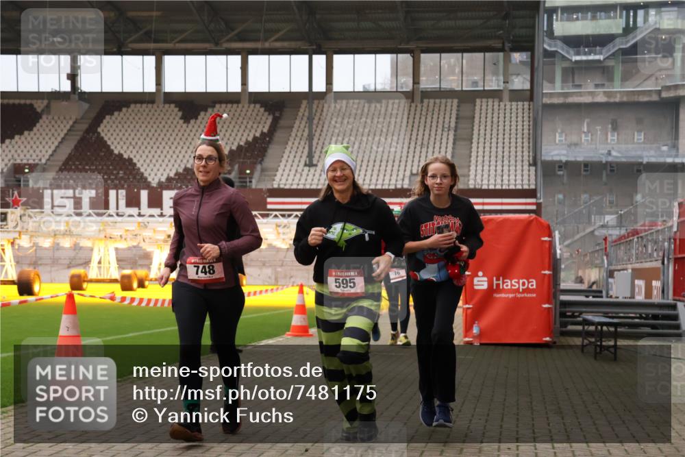 08.12.2024 - St. Pauli X-Mass-Run No. 14 Yannick Fuchs http://msf.ph/oto/7481175 08.12.2024 10:04:40 Ziel 76, 172, 299, 595, 627, 634, 748, 2380, 2382, 2383, 2485, 2758, 2937, 3007 meine-sportfotos.de
