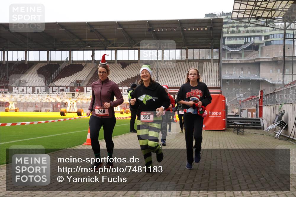 08.12.2024 - St. Pauli X-Mass-Run No. 14 Yannick Fuchs http://msf.ph/oto/7481183 08.12.2024 10:04:40 Ziel 76, 172, 299, 595, 627, 634, 748, 2380, 2382, 2383, 2485, 2758, 2937, 3007 meine-sportfotos.de
