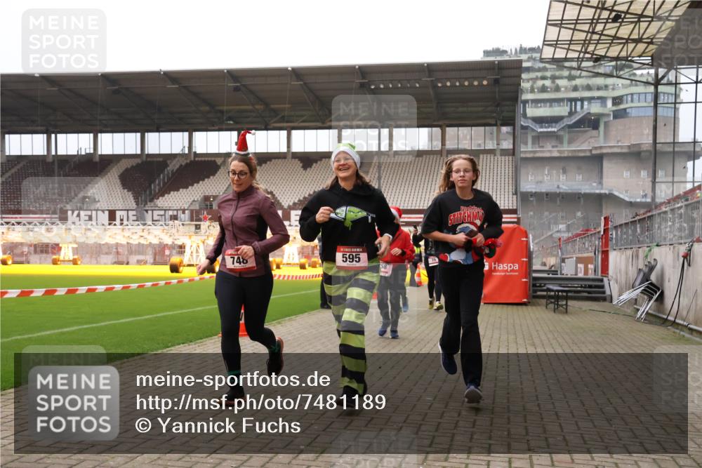 08.12.2024 - St. Pauli X-Mass-Run No. 14 Yannick Fuchs http://msf.ph/oto/7481189 08.12.2024 10:04:41 Ziel 76, 172, 299, 595, 627, 634, 748, 2380, 2485, 2758, 2937, 3007 meine-sportfotos.de
