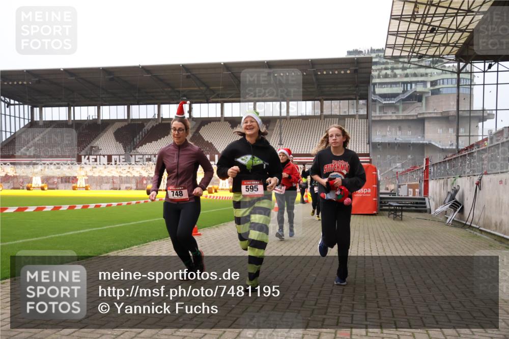 08.12.2024 - St. Pauli X-Mass-Run No. 14 Yannick Fuchs http://msf.ph/oto/7481195 08.12.2024 10:04:41 Ziel 76, 172, 299, 595, 627, 634, 748, 2380, 2485, 2758, 2937, 3007 meine-sportfotos.de