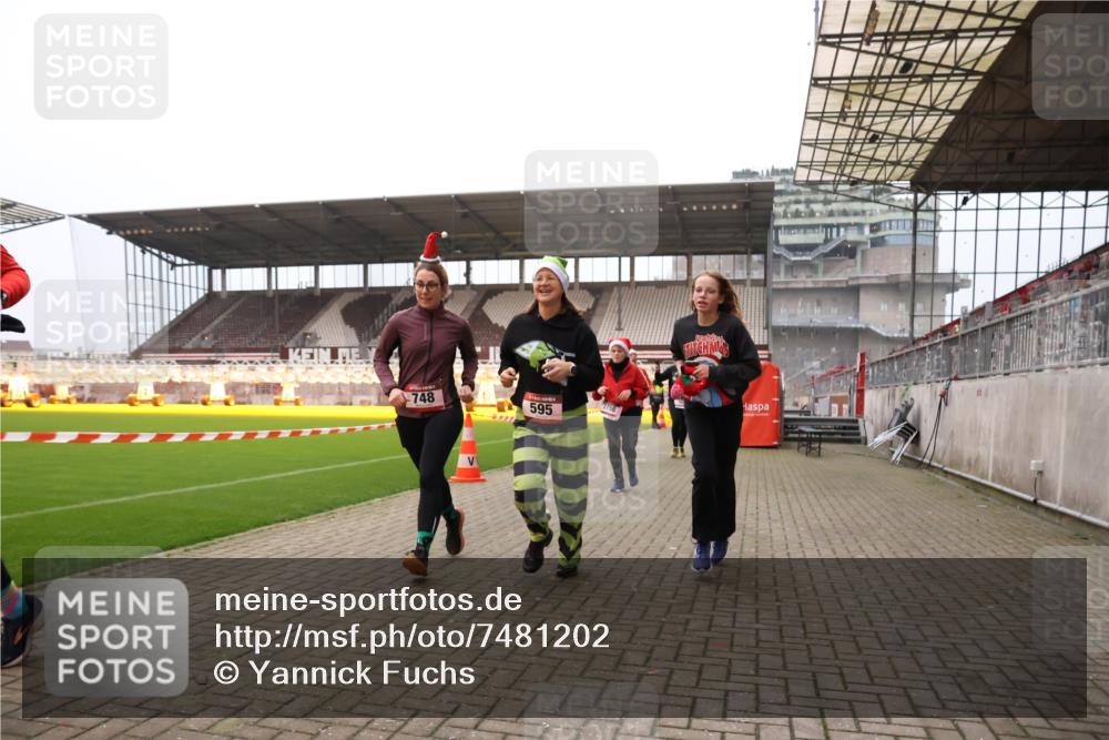 08.12.2024 - St. Pauli X-Mass-Run No. 14 Yannick Fuchs http://msf.ph/oto/7481202 08.12.2024 10:04:41 Ziel 76, 172, 299, 595, 627, 634, 748, 2380, 2485, 2758, 2937, 3007 meine-sportfotos.de