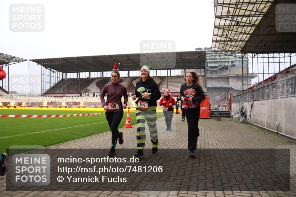 08.12.2024 - St. Pauli X-Mass-Run No. 14 Yannick Fuchs http://msf.ph/oto/7481206 08.12.2024 10:04:41 Ziel 76, 172, 299, 595, 627, 634, 748, 2380, 2485, 2758, 2937, 3007 meine-sportfotos.de