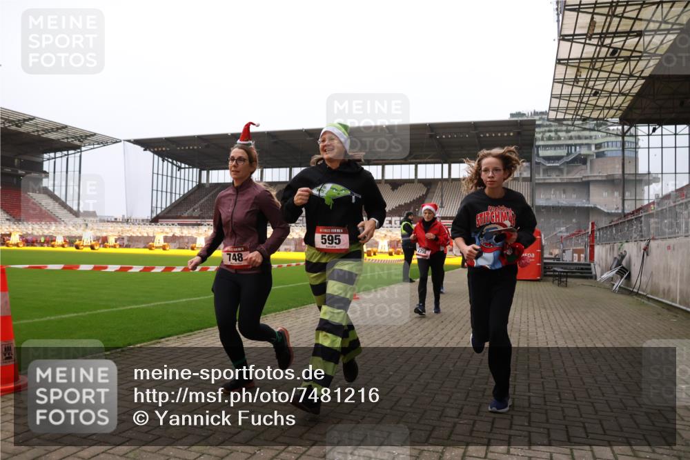 08.12.2024 - St. Pauli X-Mass-Run No. 14 Yannick Fuchs http://msf.ph/oto/7481216 08.12.2024 10:04:41 Ziel 76, 172, 299, 595, 627, 634, 748, 2380, 2485, 2758, 2937, 3007 meine-sportfotos.de