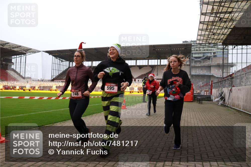 08.12.2024 - St. Pauli X-Mass-Run No. 14 Yannick Fuchs http://msf.ph/oto/7481217 08.12.2024 10:04:41 Ziel 76, 172, 299, 595, 627, 634, 748, 2380, 2485, 2758, 2937, 3007 meine-sportfotos.de