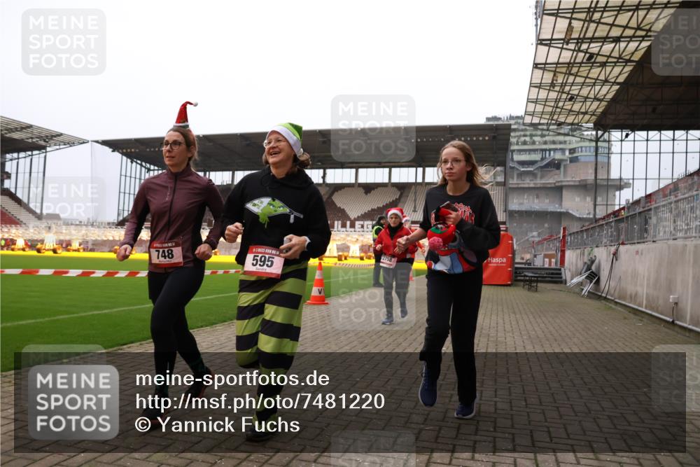 08.12.2024 - St. Pauli X-Mass-Run No. 14 Yannick Fuchs http://msf.ph/oto/7481220 08.12.2024 10:04:41 Ziel 76, 172, 299, 595, 627, 634, 748, 2380, 2485, 2758, 2937, 3007 meine-sportfotos.de