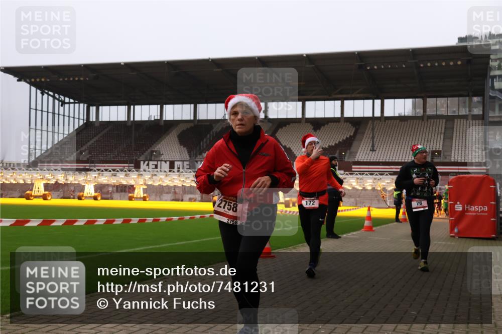 08.12.2024 - St. Pauli X-Mass-Run No. 14 Yannick Fuchs http://msf.ph/oto/7481231 08.12.2024 10:04:43 Ziel 76, 172, 299, 595, 627, 634, 748, 2043, 2485, 2758, 2937, 3007 meine-sportfotos.de
