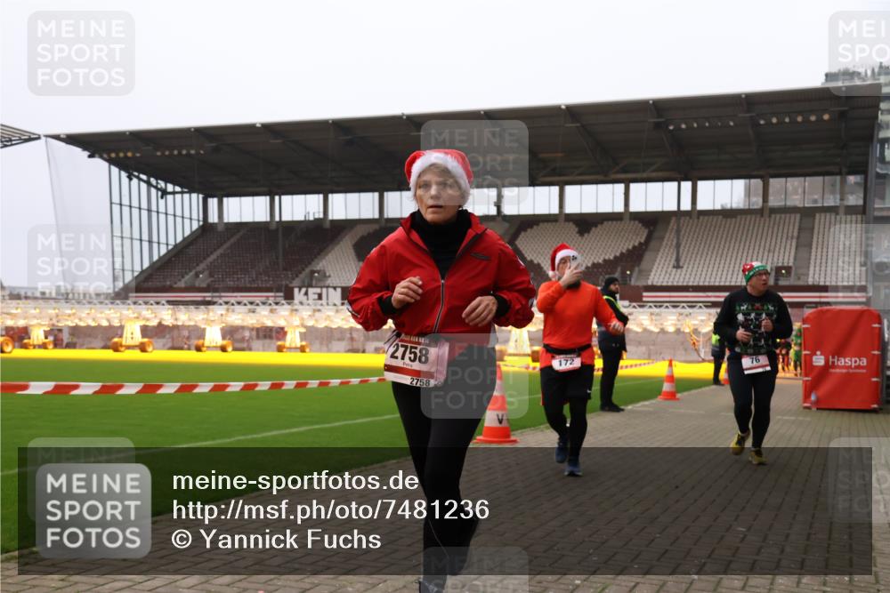 08.12.2024 - St. Pauli X-Mass-Run No. 14 Yannick Fuchs http://msf.ph/oto/7481236 08.12.2024 10:04:43 Ziel 76, 172, 299, 595, 627, 634, 748, 2043, 2485, 2758, 2937, 3007 meine-sportfotos.de