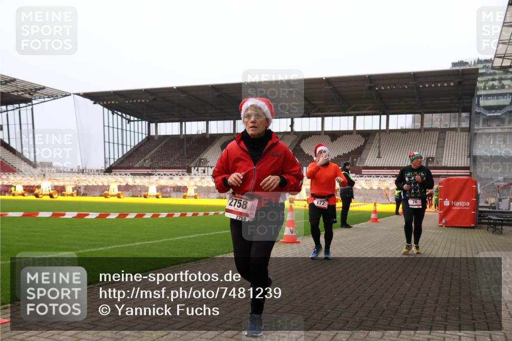 08.12.2024 - St. Pauli X-Mass-Run No. 14 Yannick Fuchs http://msf.ph/oto/7481239 08.12.2024 10:04:43 Ziel 76, 172, 299, 595, 627, 634, 748, 2043, 2485, 2758, 2937, 3007 meine-sportfotos.de