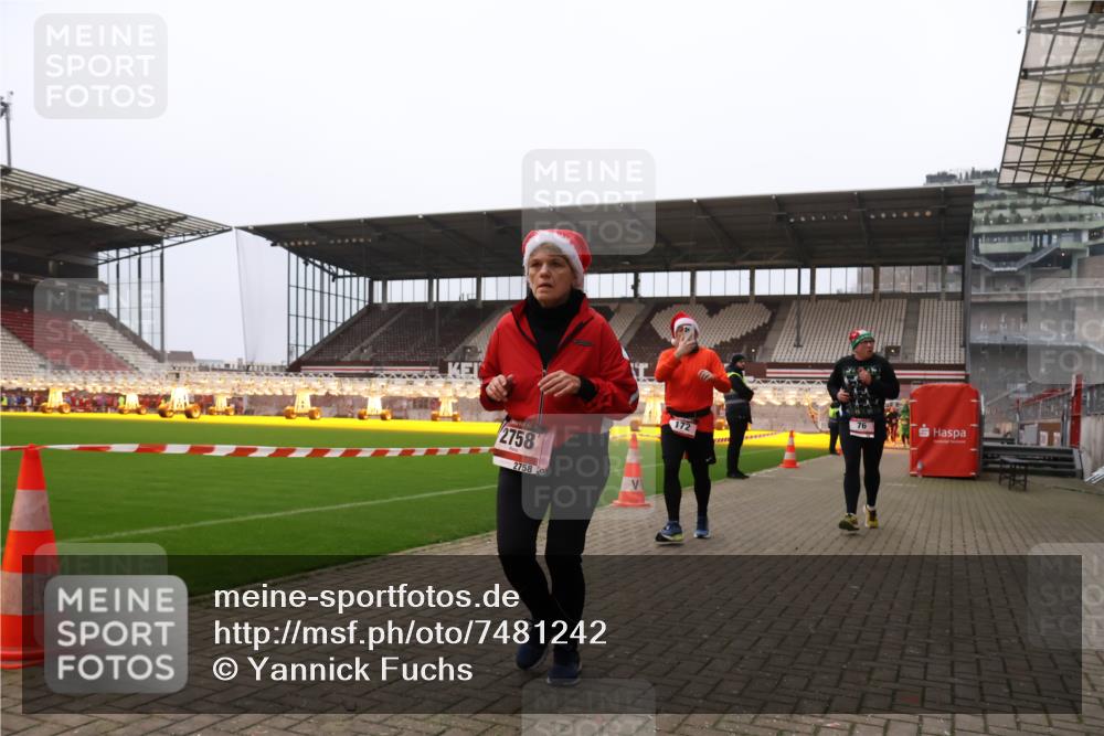 08.12.2024 - St. Pauli X-Mass-Run No. 14 Yannick Fuchs http://msf.ph/oto/7481242 08.12.2024 10:04:43 Ziel 76, 172, 299, 595, 627, 634, 748, 2043, 2485, 2758, 2937, 3007 meine-sportfotos.de