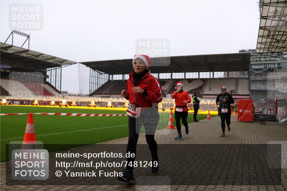 08.12.2024 - St. Pauli X-Mass-Run No. 14 Yannick Fuchs http://msf.ph/oto/7481249 08.12.2024 10:04:43 Ziel 76, 172, 299, 595, 627, 634, 748, 2043, 2485, 2758, 2937, 3007 meine-sportfotos.de