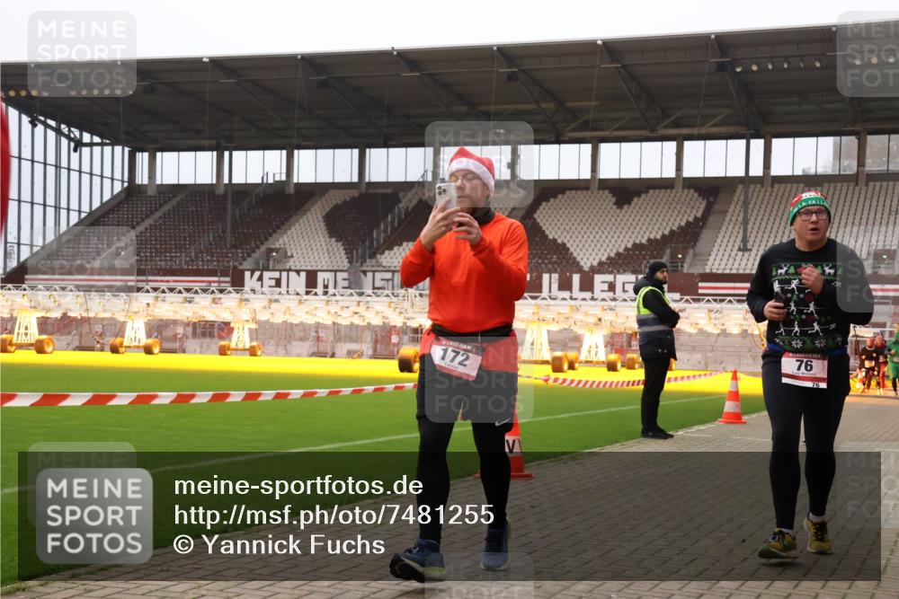 08.12.2024 - St. Pauli X-Mass-Run No. 14 Yannick Fuchs http://msf.ph/oto/7481255 08.12.2024 10:04:44 Ziel 76, 172, 595, 748, 1189, 2043, 2485, 2758, 2937, 3007 meine-sportfotos.de