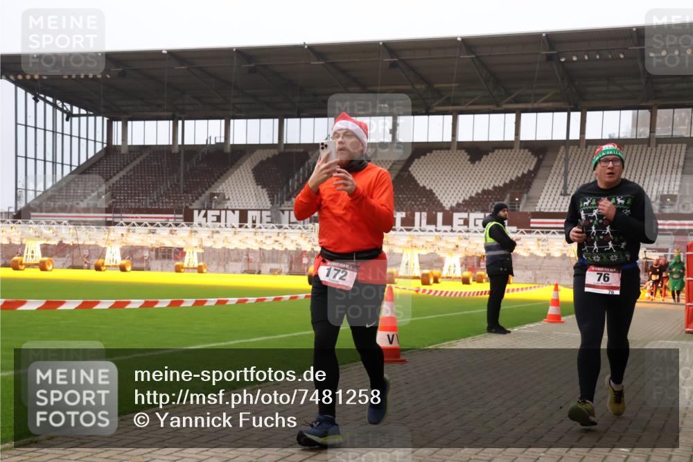 08.12.2024 - St. Pauli X-Mass-Run No. 14 Yannick Fuchs http://msf.ph/oto/7481258 08.12.2024 10:04:44 Ziel 76, 172, 595, 748, 1189, 2043, 2485, 2758, 2937, 3007 meine-sportfotos.de