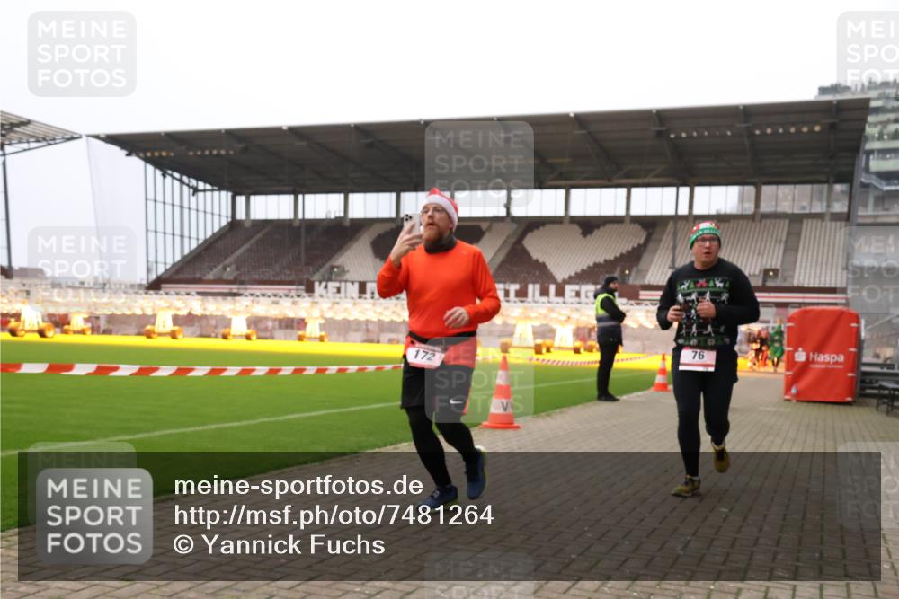 08.12.2024 - St. Pauli X-Mass-Run No. 14 Yannick Fuchs http://msf.ph/oto/7481264 08.12.2024 10:04:44 Ziel 76, 172, 595, 748, 1189, 2043, 2485, 2758, 2937, 3007 meine-sportfotos.de