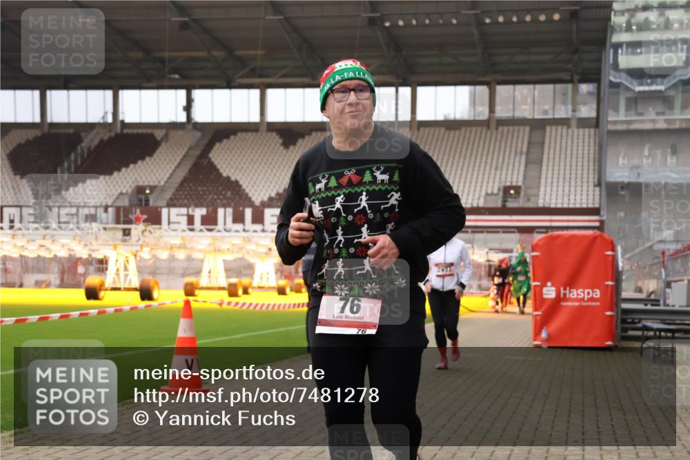 08.12.2024 - St. Pauli X-Mass-Run No. 14 Yannick Fuchs http://msf.ph/oto/7481278 08.12.2024 10:04:45 Ziel 76, 172, 595, 748, 1189, 1355, 2042, 2043, 2485, 2758, 2937, 3007 meine-sportfotos.de