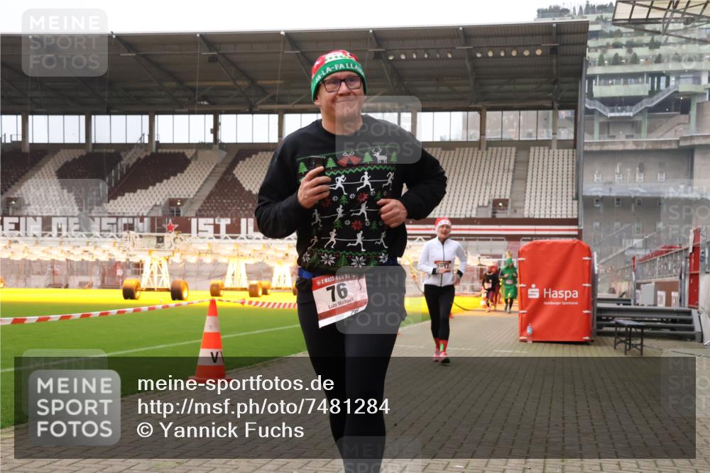 08.12.2024 - St. Pauli X-Mass-Run No. 14 Yannick Fuchs http://msf.ph/oto/7481284 08.12.2024 10:04:45 Ziel 76, 172, 595, 748, 1189, 1355, 2042, 2043, 2485, 2758, 2937, 3007 meine-sportfotos.de