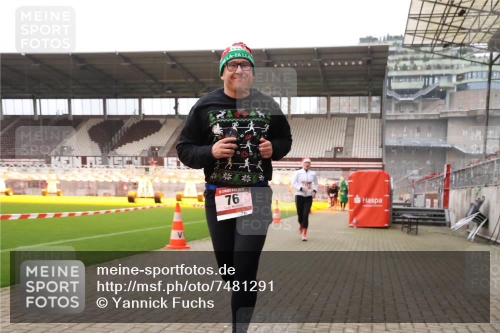 08.12.2024 - St. Pauli X-Mass-Run No. 14 Yannick Fuchs http://msf.ph/oto/7481291 08.12.2024 10:04:45 Ziel 76, 172, 595, 748, 1189, 1355, 2042, 2043, 2485, 2758, 2937, 3007 meine-sportfotos.de