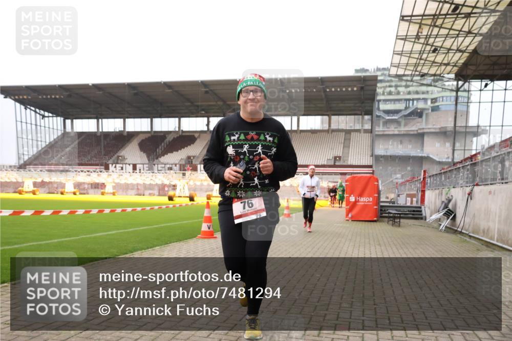 08.12.2024 - St. Pauli X-Mass-Run No. 14 Yannick Fuchs http://msf.ph/oto/7481294 08.12.2024 10:04:45 Ziel 76, 172, 595, 748, 1189, 1355, 2042, 2043, 2485, 2758, 2937, 3007 meine-sportfotos.de