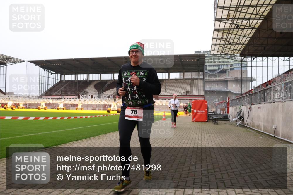 08.12.2024 - St. Pauli X-Mass-Run No. 14 Yannick Fuchs http://msf.ph/oto/7481298 08.12.2024 10:04:45 Ziel 76, 172, 595, 748, 1189, 1355, 2042, 2043, 2485, 2758, 2937, 3007 meine-sportfotos.de