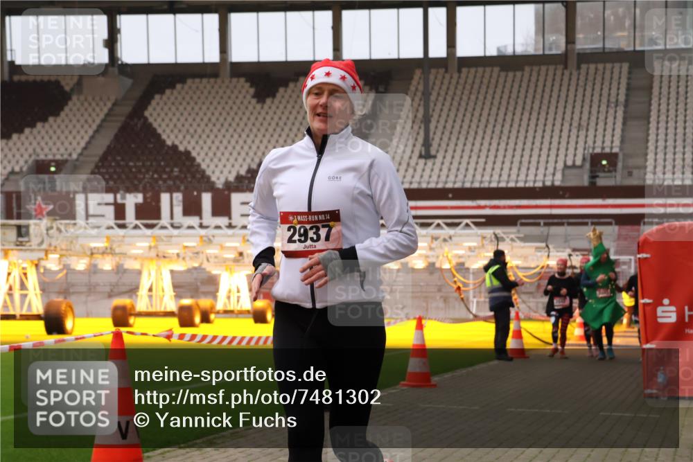 08.12.2024 - St. Pauli X-Mass-Run No. 14 Yannick Fuchs http://msf.ph/oto/7481302 08.12.2024 10:04:48 Ziel 76, 172, 595, 748, 1189, 1355, 2042, 2043, 2485, 2758, 2937, 3007 meine-sportfotos.de