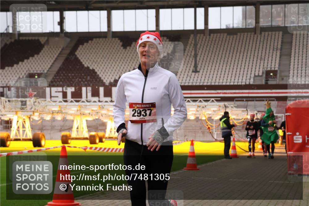 08.12.2024 - St. Pauli X-Mass-Run No. 14 Yannick Fuchs http://msf.ph/oto/7481305 08.12.2024 10:04:48 Ziel 76, 172, 595, 748, 1189, 1355, 2042, 2043, 2485, 2758, 2937, 3007 meine-sportfotos.de