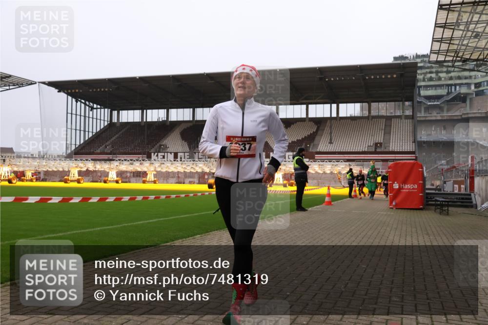 08.12.2024 - St. Pauli X-Mass-Run No. 14 Yannick Fuchs http://msf.ph/oto/7481319 08.12.2024 10:04:49 Ziel 76, 172, 595, 748, 1189, 1355, 2042, 2043, 2485, 2758, 2937, 3007 meine-sportfotos.de