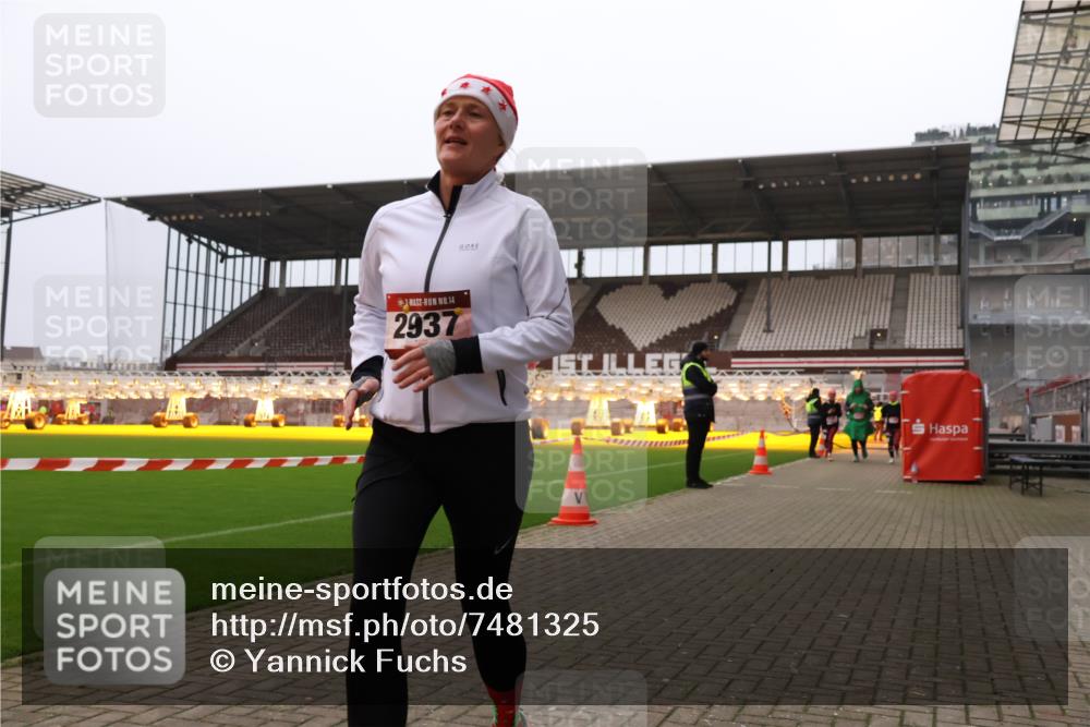 08.12.2024 - St. Pauli X-Mass-Run No. 14 Yannick Fuchs http://msf.ph/oto/7481325 08.12.2024 10:04:49 Ziel 76, 172, 595, 748, 1189, 1355, 2042, 2043, 2485, 2758, 2937, 3007 meine-sportfotos.de