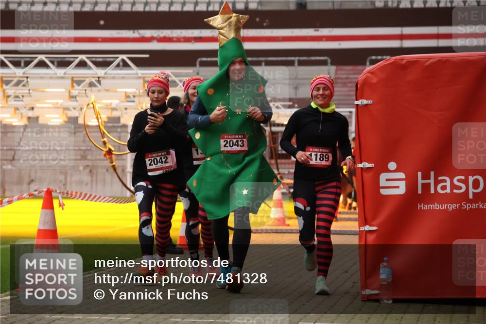 08.12.2024 - St. Pauli X-Mass-Run No. 14 Yannick Fuchs http://msf.ph/oto/7481328 08.12.2024 10:04:51 Ziel 76, 172, 595, 748, 1189, 1355, 2042, 2043, 2485, 2758, 2937, 3007 meine-sportfotos.de