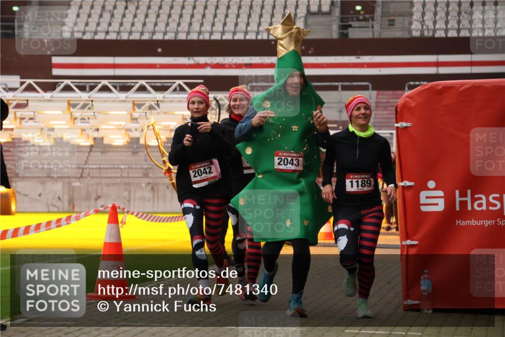 08.12.2024 - St. Pauli X-Mass-Run No. 14 Yannick Fuchs http://msf.ph/oto/7481340 08.12.2024 10:04:52 Ziel 76, 172, 1189, 1355, 2042, 2043, 2758, 2937, 3007 meine-sportfotos.de