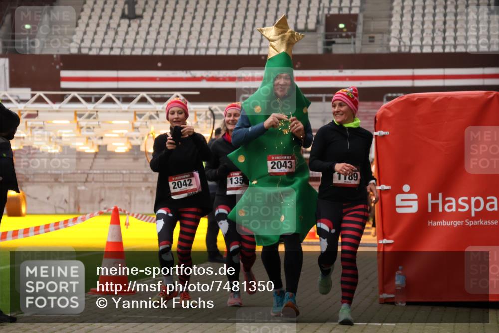 08.12.2024 - St. Pauli X-Mass-Run No. 14 Yannick Fuchs http://msf.ph/oto/7481350 08.12.2024 10:04:53 Ziel 76, 172, 1189, 1355, 2042, 2043, 2758, 2937, 3007 meine-sportfotos.de