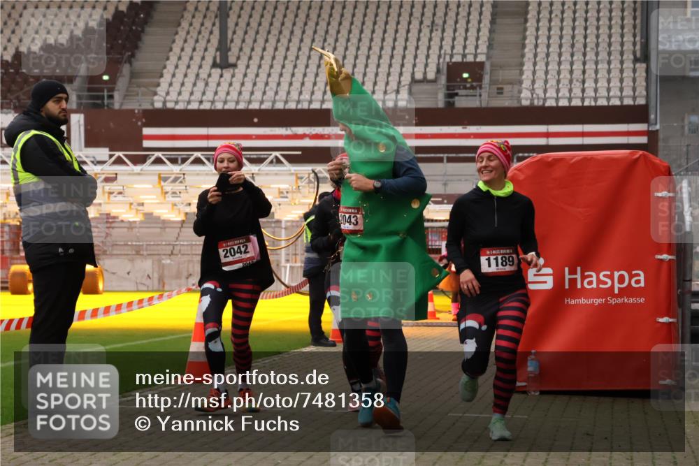 08.12.2024 - St. Pauli X-Mass-Run No. 14 Yannick Fuchs http://msf.ph/oto/7481358 08.12.2024 10:04:54 Ziel 76, 172, 1189, 1355, 2042, 2043, 2937 meine-sportfotos.de