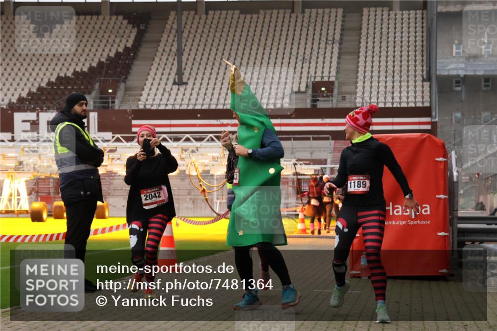 08.12.2024 - St. Pauli X-Mass-Run No. 14 Yannick Fuchs http://msf.ph/oto/7481364 08.12.2024 10:04:54 Ziel 76, 172, 1189, 1355, 2042, 2043, 2937 meine-sportfotos.de
